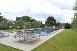 Bazén v ubytovaní Cortona Gabolina e Turata Holiday Home alebo v jeho blízkosti