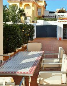Balkón alebo terasa v ubytovaní Casa La Tahona + 24 fotografií