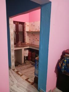 a room with a desk and a mirror in a room at Somesh Homestay in Uttarkāshi