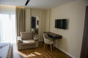 a hotel room with a desk and a chair at Hotel Royal in Shkodër