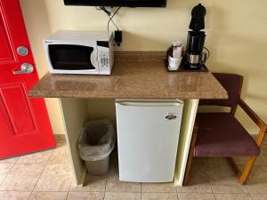 Kuchyň nebo kuchyňský kout v ubytování All Star Inn & Suites