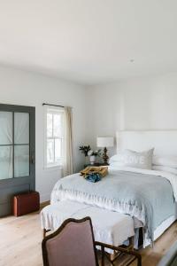 Ліжко або ліжка в номері The Wayback Boutique Hotel