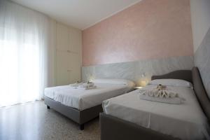 Postel nebo postele na pokoji v ubytování Hotel Confort + 37 fotografií