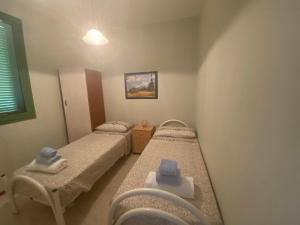 En eller flere senge i et værelse på Casa Mary Baia Verde