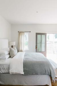 Ліжко або ліжка в номері The Wayback Boutique Hotel