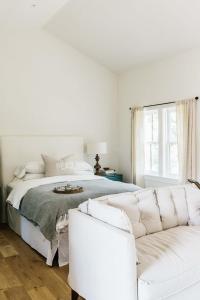 Ліжко або ліжка в номері The Wayback Boutique Hotel
