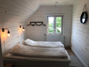 Postel nebo postele na pokoji v ubytování Isomegård Väte Gotland