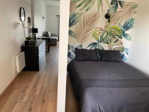 Ένα ή περισσότερα κρεβάτια σε δωμάτιο στο Appartement face mer Le Croisic , piscine privée et plage
