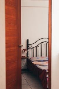 a door leading into a bedroom with a bed at Apartment Near to Lima Airport Perú , El Tip Viajero in Lima