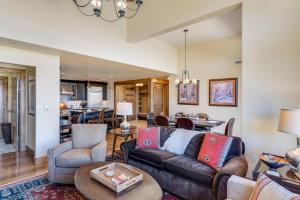 Χώρος καθιστικού στο Edgemont 2707 - Luxury Ski-in Ski-out Condo
