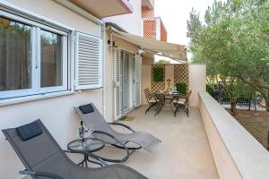 Rõdu või terrass majutusasutuses Apartment Yelica