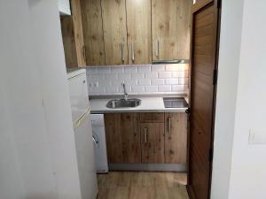 Kuchyň nebo kuchyňský kout v ubytování Estudio en el centro de Conil