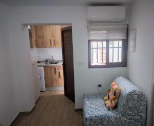 Kuchyň nebo kuchyňský kout v ubytování Estudio en el centro de Conil