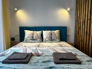 a bed with two towels on top of it at Sea Pleasure Studio in Perea