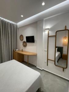 Ein Bett oder Betten in einem Zimmer der Unterkunft Galatia Villas