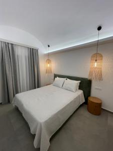 Ein Bett oder Betten in einem Zimmer der Unterkunft Galatia Villas