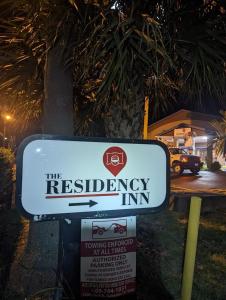 a sign for thereseway inn in a parking lot at The Residency Inn in Galveston