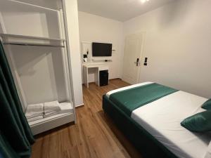Postel nebo postele na pokoji v ubytování ILLYRIAN hotel Ksamil
