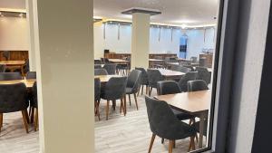 a dining room with tables and chairs and a mirror at ATLIHAN PLUS HOTEL in Doğubayazıt