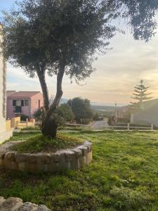 Jardín al aire libre en Borgo Marino Badesi