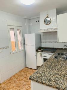 Kuchyň nebo kuchyňský kout v ubytování Apartamentos custodio