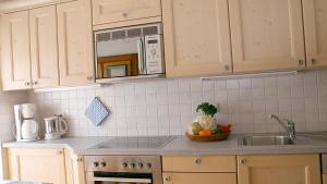 a kitchen with a sink and a microwave at Ferienwohnung Lugererlehen in Schönau am Königssee