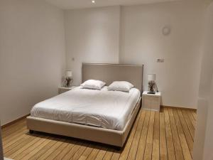 a bedroom with a large bed with two night stands at Bas de villa calme proche plages in La Seyne-sur-Mer +13 photos
