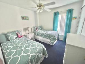 a bedroom with two beds and a ceiling fan at Fabulous 4 Bedrooms Villa with Private Pool 15 Min to Disney in Davenport