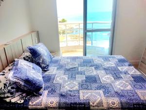 a bedroom with a bed with a view of the ocean at Vista Top em Ondina in Salvador