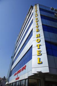 El edificio en el que está el hotel