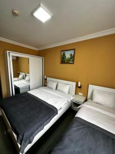 Postel nebo postele na pokoji v ubytování Hotel Brighton