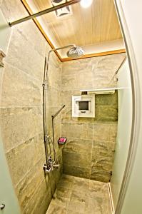 Koupelna v ubytování Sasa Nor Lamour B&B + 37 fotografií