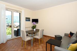 A television and/or entertainment centre at La Piccola Bellagio