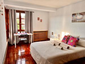 a bedroom with a bed and a table and a desk at Casa Koski LSS00259 in San Sebastián