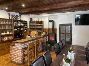 Lounge alebo bar v ubytovaní SG chalupa ŠTIKOV - Podkrkonoší - s celoročním privátním wellness