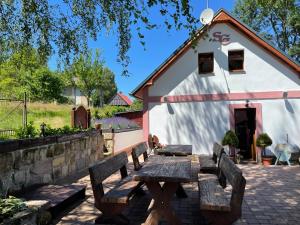 Vonkajšia záhrada v ubytovaní SG chalupa ŠTIKOV - Podkrkonoší - s celoročním privátním wellness
