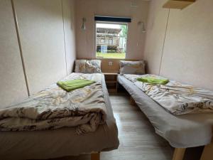 Postel nebo postele na pokoji v ubytování Mobilheim Luna - Výrovická přehrada