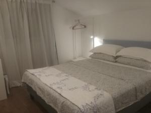 Posteľ alebo postele v izbe v ubytovaní Charlie Apartments