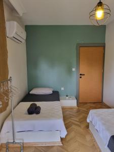 A bed or beds in a room at El Mundo Suites