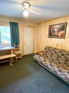 a bedroom with a bed and a table at Spirit Lake Lodge in Grand Lake