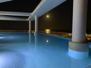 Bassein majutusasutuses Exceptional Apartment in Gran Canet 9th floor with sea view and private garage või selle lähedal