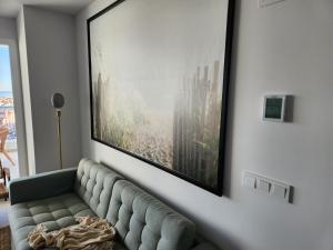 Televiisor ja/või meelelahutuskeskus majutusasutuses Exceptional Apartment in Gran Canet 9th floor with sea view and private garage