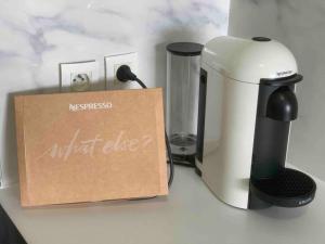 a coffee maker and a box on a counter at Bel appartement terrasse+jardin in La Courneuve