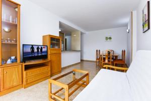 a bedroom with a bed and a television and a table at New Juncos 2 Planetcostadorada in La Pineda