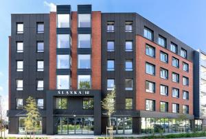 a rendering of the sasaki hr office building at Slaska 12 in Gdańsk +2 photos