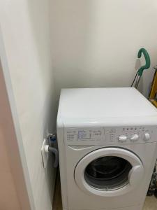 a washing machine in a corner of a room at Sedici Scalini in Taranto