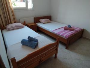 a room with two beds with towels on them at Διαμέρισμα στην πόλη Metamorfosi in Metamorfosi