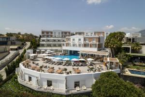 A piscina localizada em Doria Hotel Bodrum-City Center ou nos arredores