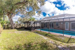 a house with a swimming pool in a yard at Cheerful 4 Bedrooms house with Pool and Game Room in Hollywood