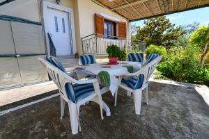 Patio nebo venkovní prostory v ubytování Villa Koliri